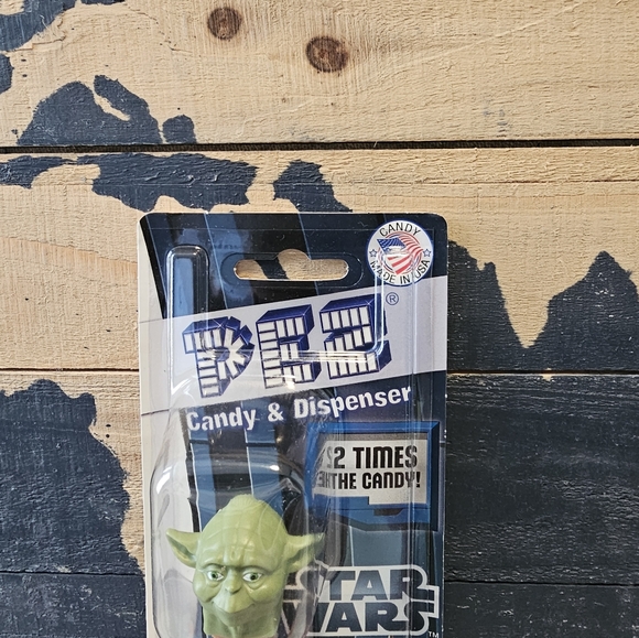 PEZ 2012 Star Wars Yoda character dispenser and candy - Picture 2 of 11